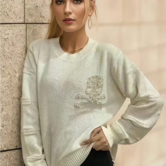 NWOT Pearl Halloween jolly rogers skull and cross bones cream sweater - Picture 3 of 6